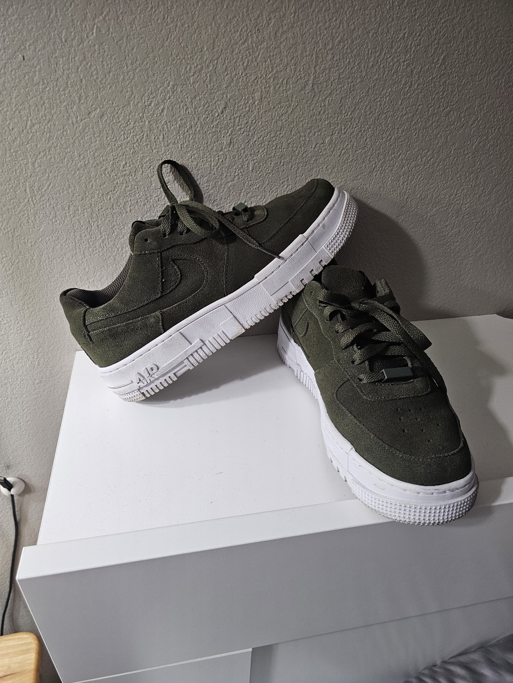 Nike Men's Olive Green Low-Top Sneakers with White Sole